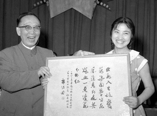 郭沫若去世后,妻子整理遗物时发现一张老照片,不久她便自尽而亡