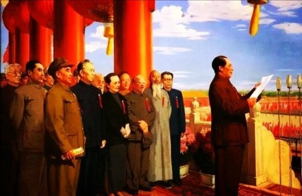 开国大典照片两大疑问揭秘,朱德元帅为何不在?银须老者到底是谁?
