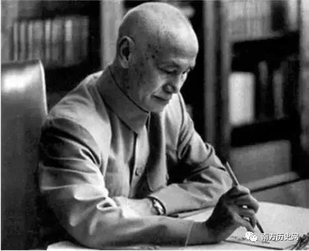 蒋介石为何去世41年后棺椁还没下葬?原因仅有2个字