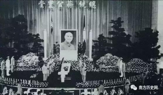 蒋介石为何去世41年后棺椁还没下葬?原因仅有2个字