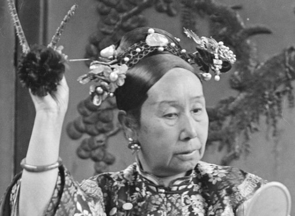 慈禧后代如今在哪?为了保命改掉姓氏,忍痛烧掉慈禧赏赐的文物