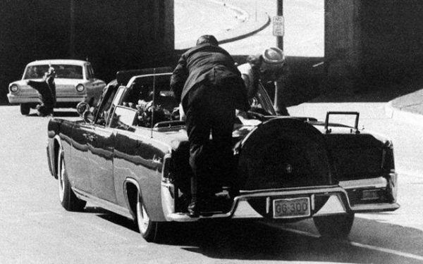 肯尼迪遇刺后,第一个冲上去挡子弹的保镖,后来怎样了?