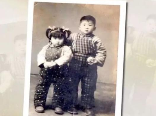 91年春晚,倪萍拿4张白纸撒下