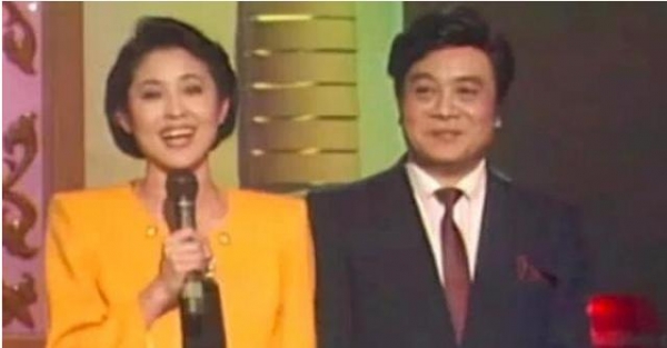 91年春晚,倪萍拿4张白纸撒下