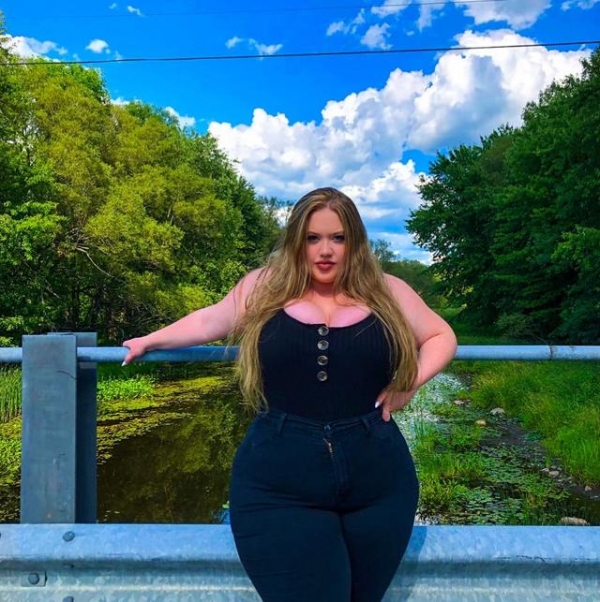 真爱!230斤胖妹妹与130斤网恋男友订婚,穿比基尼狂撒狗粮