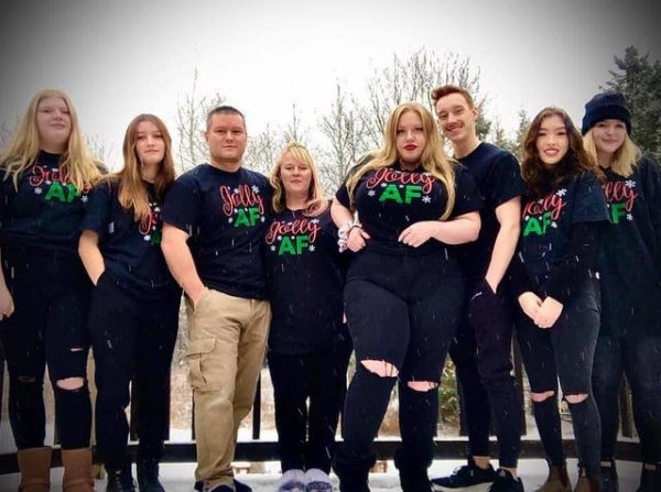 真爱!230斤胖妹妹与130斤网恋男友订婚,穿比基尼狂撒狗粮