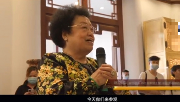 68岁迟重瑞和80岁妻子同露面,结婚31年仍称呼“董事长”