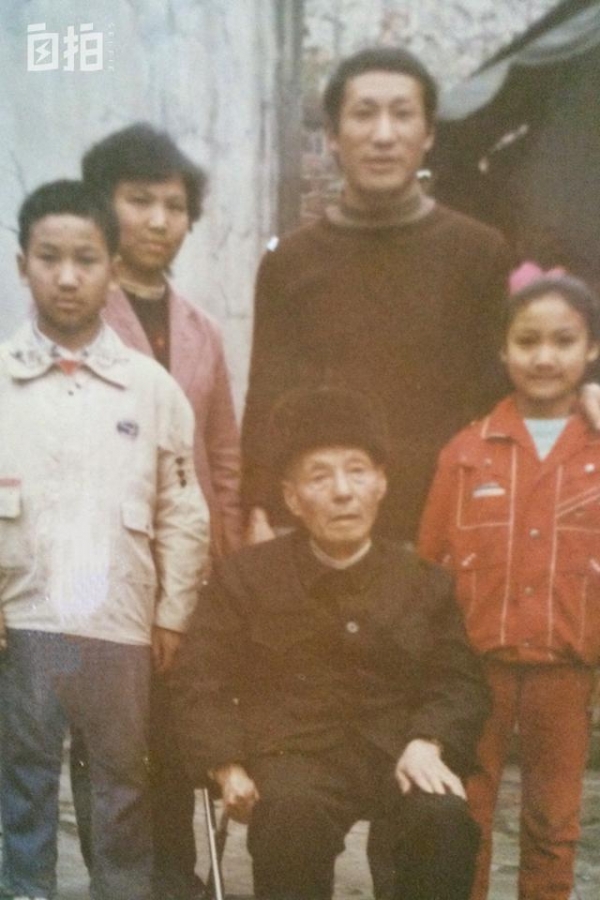 我,电视台女主持,22岁在化妆间突然倒下,33岁坐轮椅重返主播台