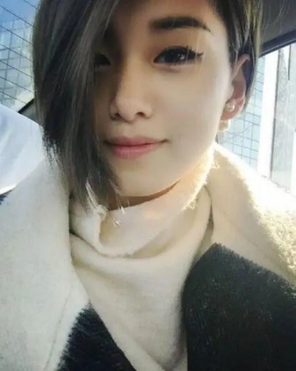 77岁凌峰罕曝近况,晚年定居清迈养老,与小18岁贺顺顺已断联多年