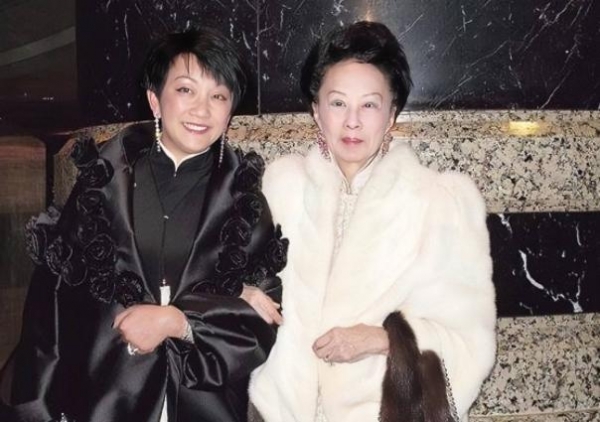 98岁陆雁群去世,4年前还现身TVB台庆,穿玫红色旗袍裙减龄又贵气