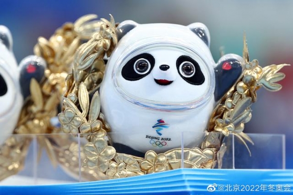 全球限量2022款!镶钻版冰墩墩曝光:价格超香,可惜太拼手速