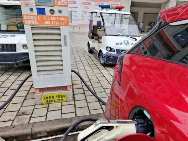 春节2000公里长测唐DM-i,一箱油跑1000多公里,开起来感觉是电车