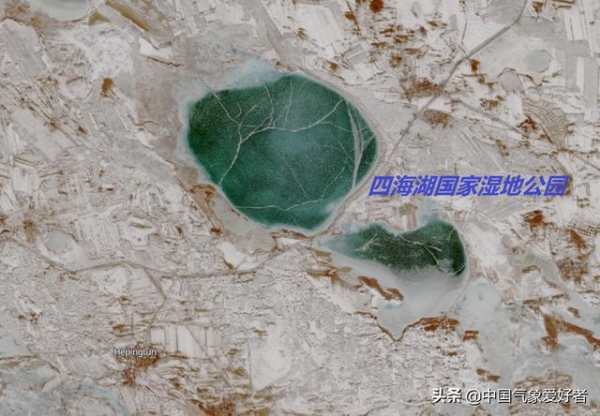 东北大湖现罕见“冰汤圆”,是寒潮南下前兆?分析:确和降温有关