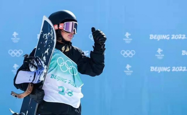 众星祝贺天才少年苏翊鸣夺金!刘涛戚薇直呼太帅,林更新狂蹭热度