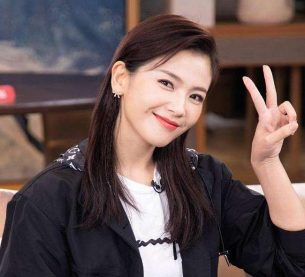 众星祝贺天才少年苏翊鸣夺金!刘涛戚薇直呼太帅,林更新狂蹭热度