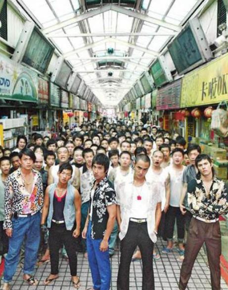 37岁男演员彭伟明被捕入狱,曾恐吓林志玲师妹,被抓画面曝光