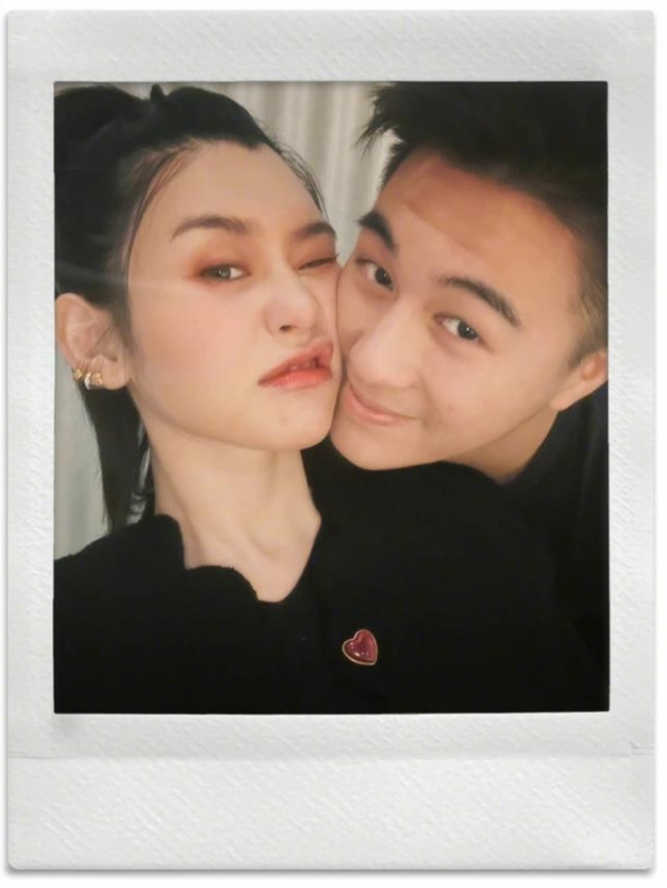 33岁奚梦瑶低调庆生,撇嘴与何猷君贴脸秀恩爱,二胎后丰腴似少女