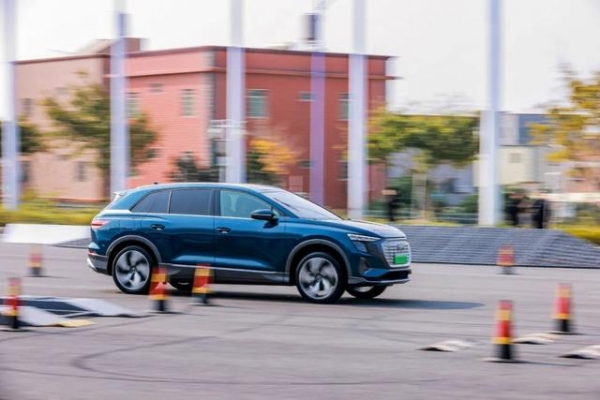 调校功力远超新势力!场地试驾上汽奥迪Q5 e-tron