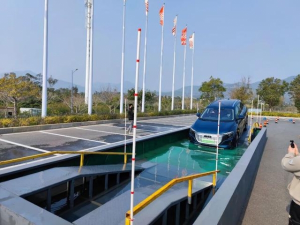 调校功力远超新势力!场地试驾上汽奥迪Q5 e-tron