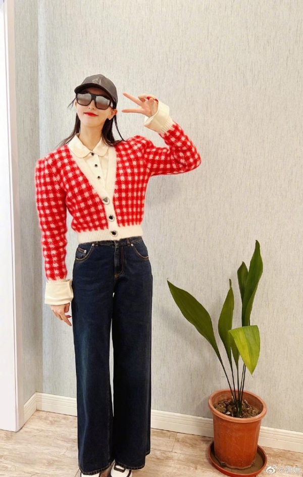 唐嫣夫妇罕见撒糖!罗晋亲自开车接老婆回家,两人感情甜蜜如热恋