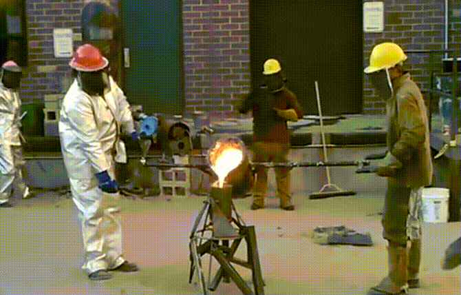 广东清远一铝厂爆炸致4死1伤,铝液遇水真会变成云爆弹?