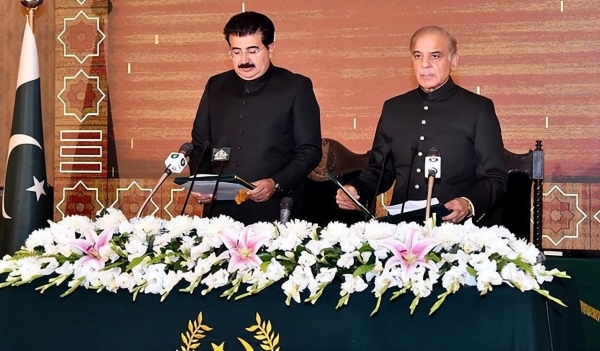 巴基斯坦新总理是个什么人?更懂得与军方沟通,对印呼吁和平,“为这个核武国家高度不确定时期画上句号”