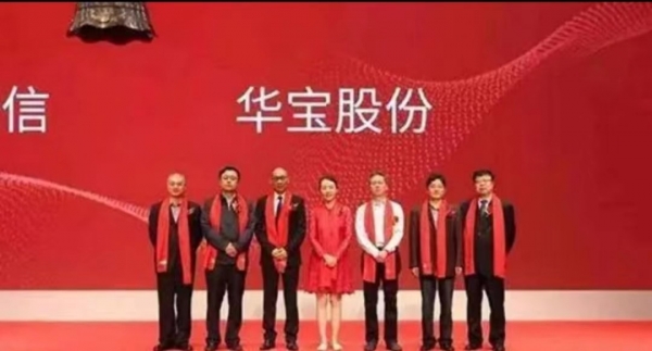 最神秘女首富被查!背靠十大烟厂身价几百亿,从不对人透露发家史