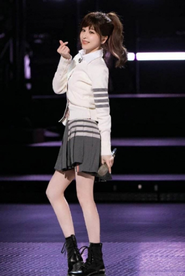 40岁王心凌冲上热搜!唱《爱你》翻红,她出身贫寒至今单身