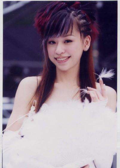 40岁王心凌冲上热搜!唱《爱你》翻红,她出身贫寒至今单身