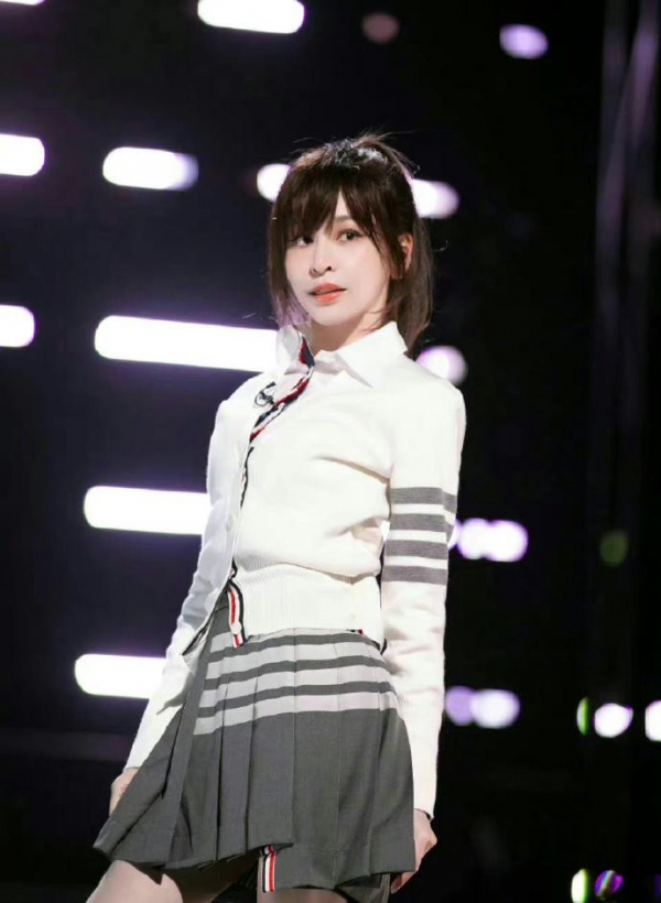 40岁王心凌冲上热搜!唱《爱你》翻红,她出身贫寒至今单身