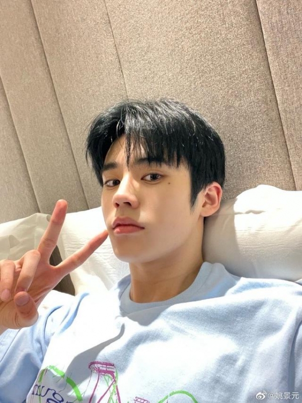 明星高考成绩曝光!贺峻霖严浩翔过线,姚景元复读一年涨8分