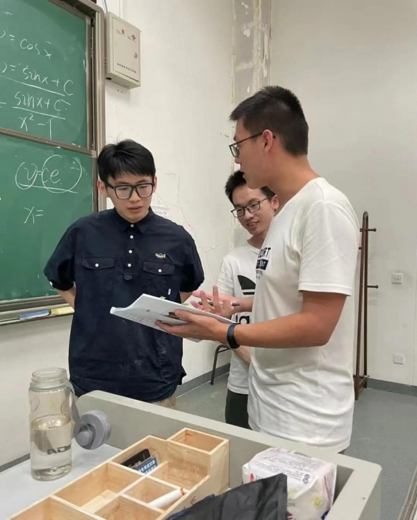 97年小伙开设高数课,曾被认为不务正业,如今获赞近70万,成“招生代言人”