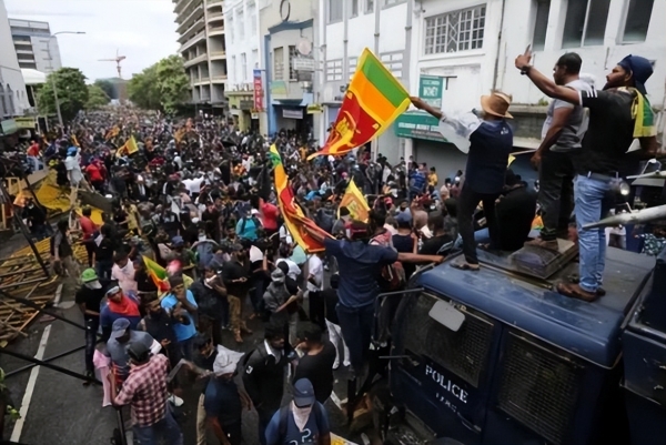 缺钱缺粮缺油缺药,斯里兰卡破产了,元首是罪魁祸首