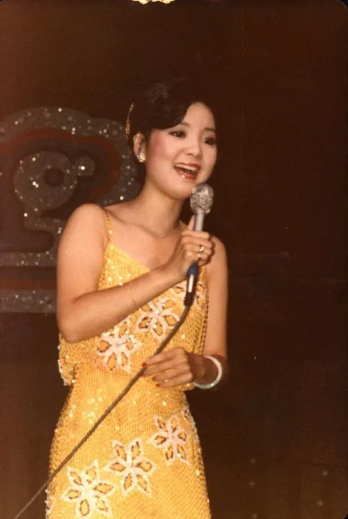 邓丽君