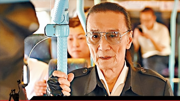 85岁谢贤夺得影帝,却因身体不适取消采访,谢霆锋发文恭喜父亲