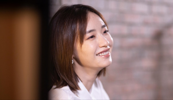 85岁谢贤夺得影帝,却因身体不适取消采访,谢霆锋发文恭喜父亲