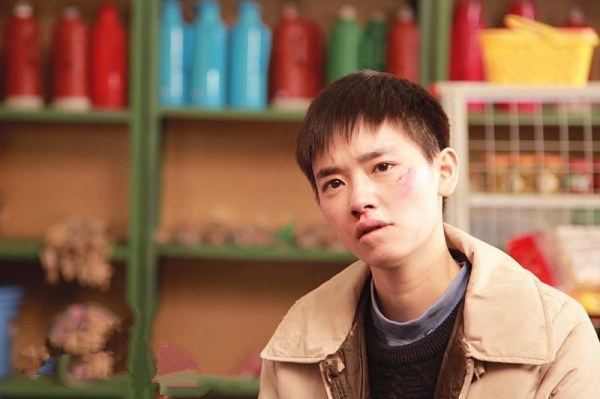 85岁谢贤夺得影帝,却因身体不适取消采访,谢霆锋发文恭喜父亲