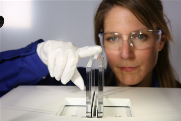 折叠屏手机“卷’起来了 隐形供应链大佬浮出水面