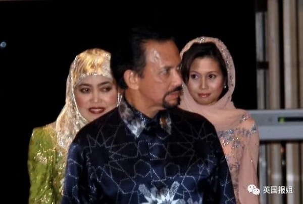 (左萨拉赫王后,右阿兹里娜斯)