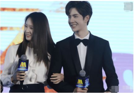 她究竟有多美? 张艺兴喜欢了她5年, 王一博和她仅对视1秒就红了脸