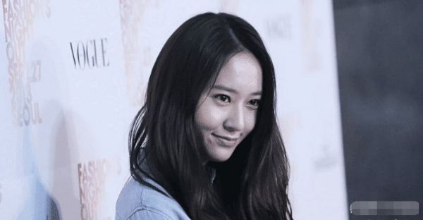 她究竟有多美? 张艺兴喜欢了她5年, 王一博和她仅对视1秒就红了脸