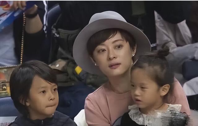 孙俪突然变美,眼睛不凸也不发腮了,下巴的痣引热议 !被疑整容!