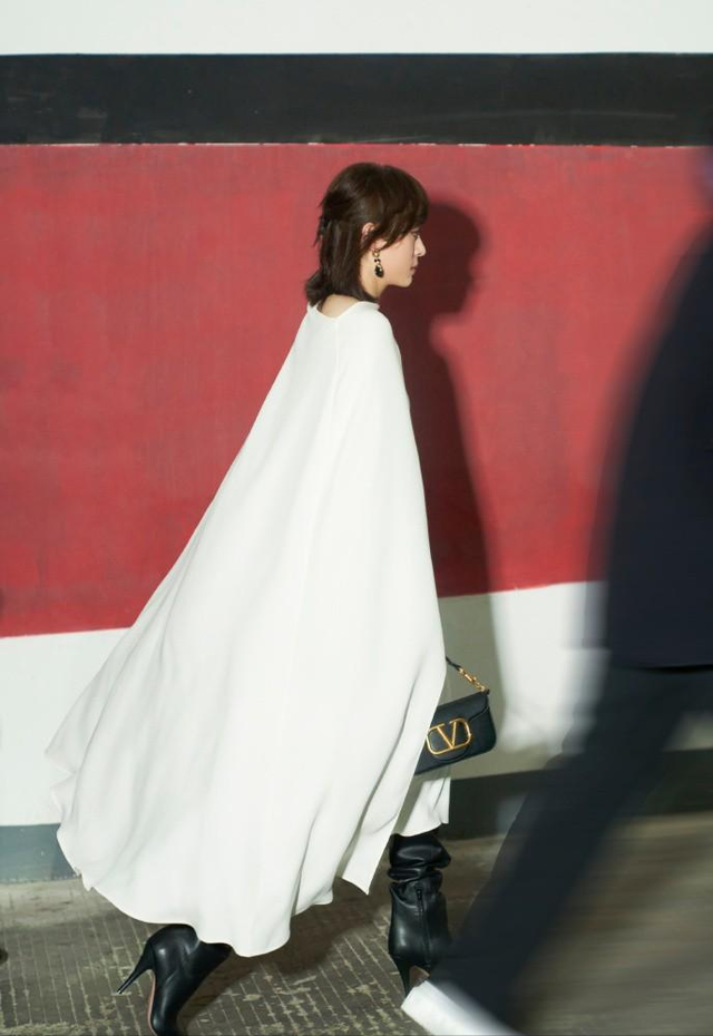 孙俪突然变美,眼睛不凸也不发腮了,下巴的痣引热议 !被疑整容!