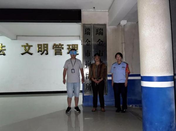 一男一女被房东堵在家里!报警后却发现…