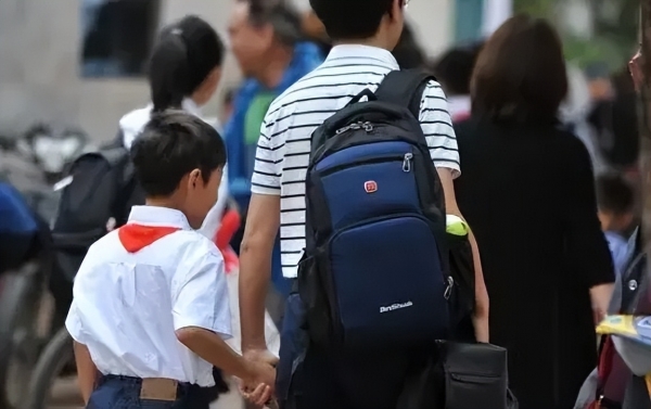 半岛网址中小学高兴了“休息令”预计9月1日实行家长表示很支持！(图6)