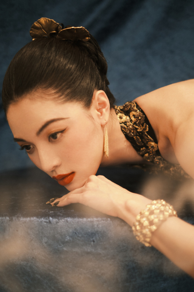 真的大气又好看呢!钟楚曦戛纳红毯东方美人
