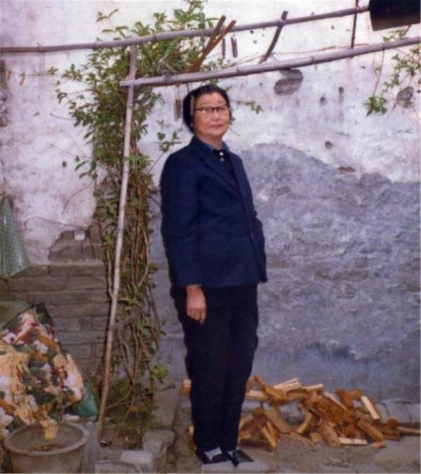 她倾国容颜终身未嫁，出身于贵族，死法却十分尴尬