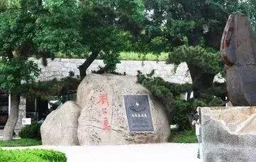 他拼死护卫国家，最终以身殉国，死后17年却不许下葬