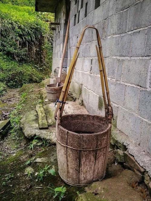 这个80年代农村"起夜专用"的尿桶,在春节这个喜气洋洋的时刻,又大显