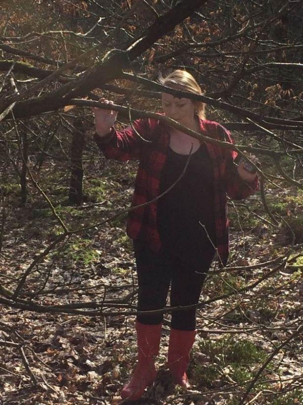 英国女子年少遭遇大脚怪至今难忘全身毛发肌肉发达疑人猿混血2